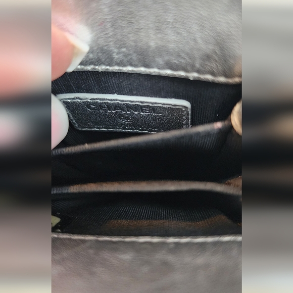 Chanel Silver Patent CC Crossbody phone holder Ruthenium hardware - Picture 7 of 12